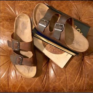 🦅 American Eagle 🦅Men’s size 11...leather slides